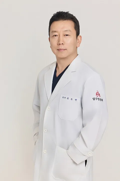 파일:5. 압구정안과_김준현 원장님.jpg