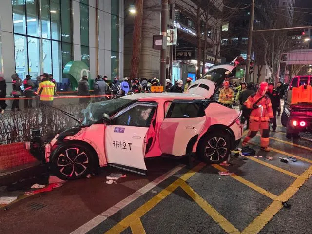 파일:종각역 3중 추돌 사고 현장 사진.jpg