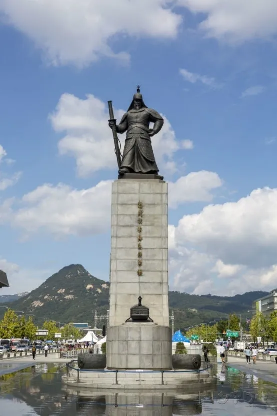 파일:충무공 이순신 장군 동상.jpg