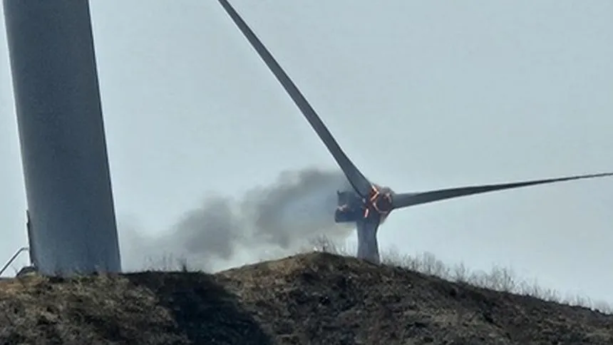 파일:경북 영덕 풍력발전기 화재 사진.jpg