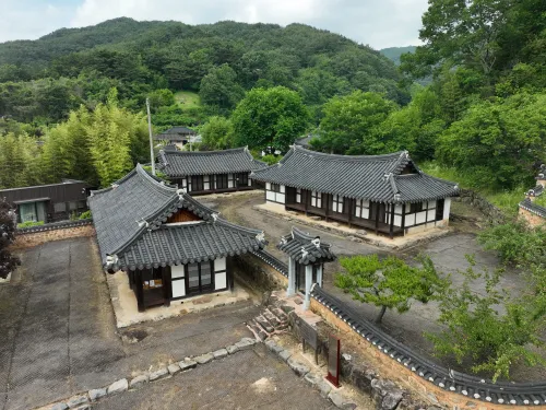 파일:송재서재필생가 전경.jpg