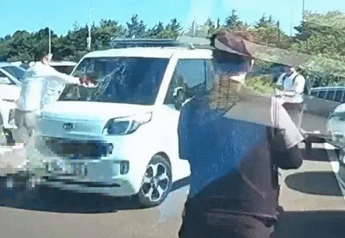 파일:울산 북구 여성 스토킹 흉기 사건 제압하는 시민들.jpg