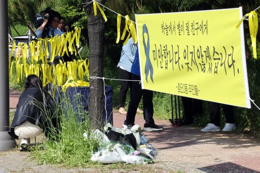 파일:광주 여고생 살인 사건 피해자 추모 사진.jpg