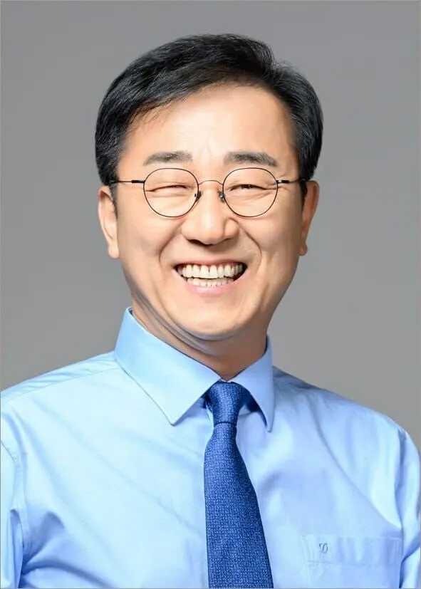 파일:김윤덕 사진.jpg
